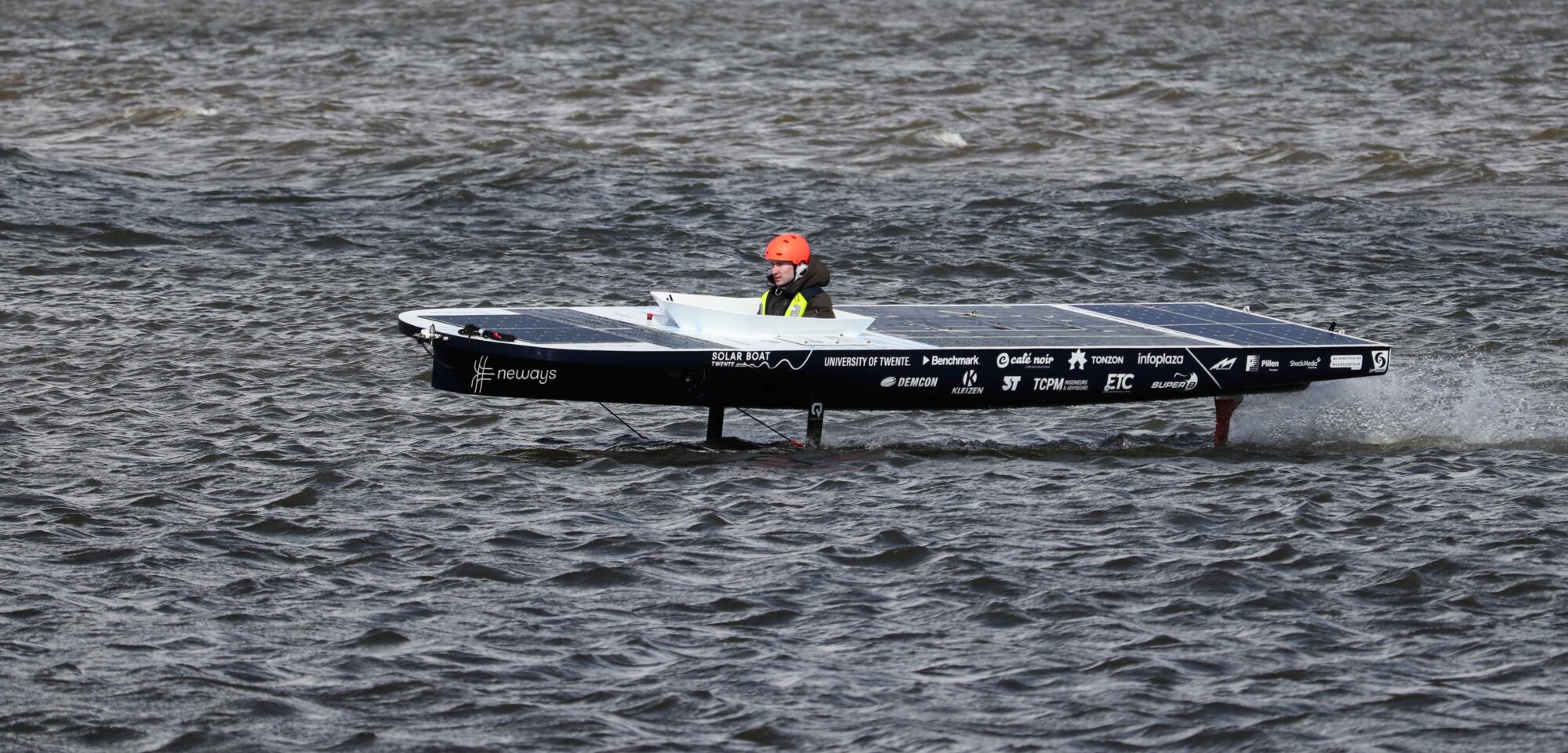 Solar Boat Twente braves rough waters of Ketelmeer with flying solar ...