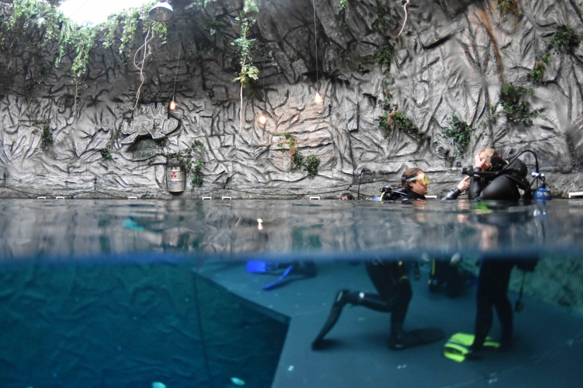 Duiktoren DiveWorld op Kennispark is unieke trainingslocatie voor brandweerduikers